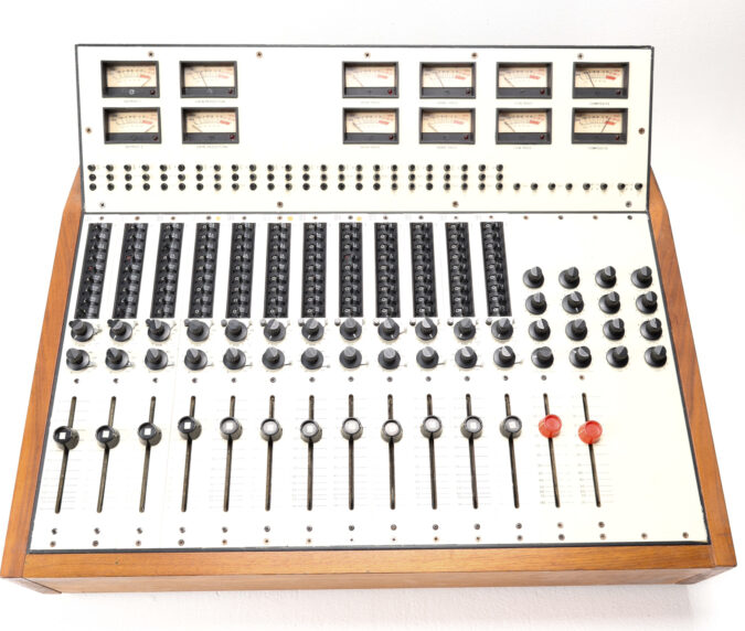 Electrodyne 12 x 2 (Vintage) Sidecar with Direct Outs