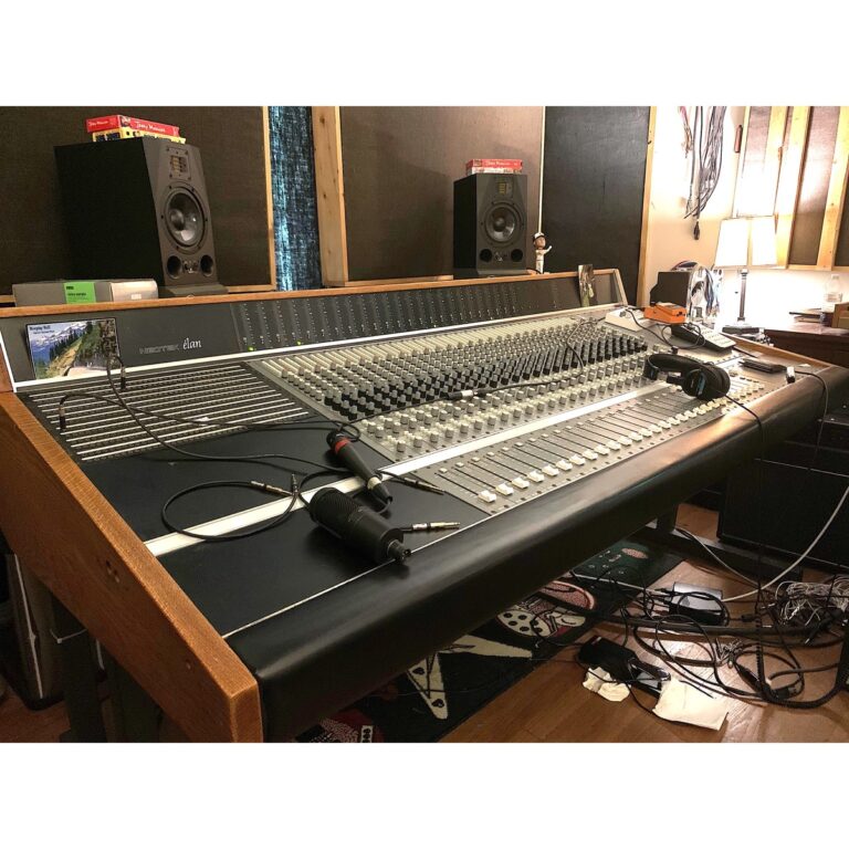 Used / Vintage – Sonic Circus