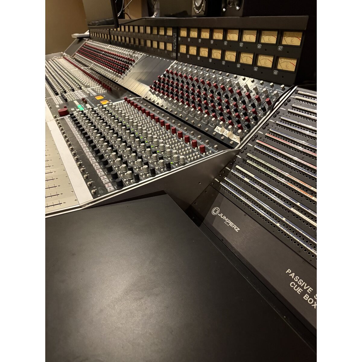 RND-5088-48-8.1 Rupert Neve Designs 5088 Shelford Console – 48 Channel (Pre-Owned)