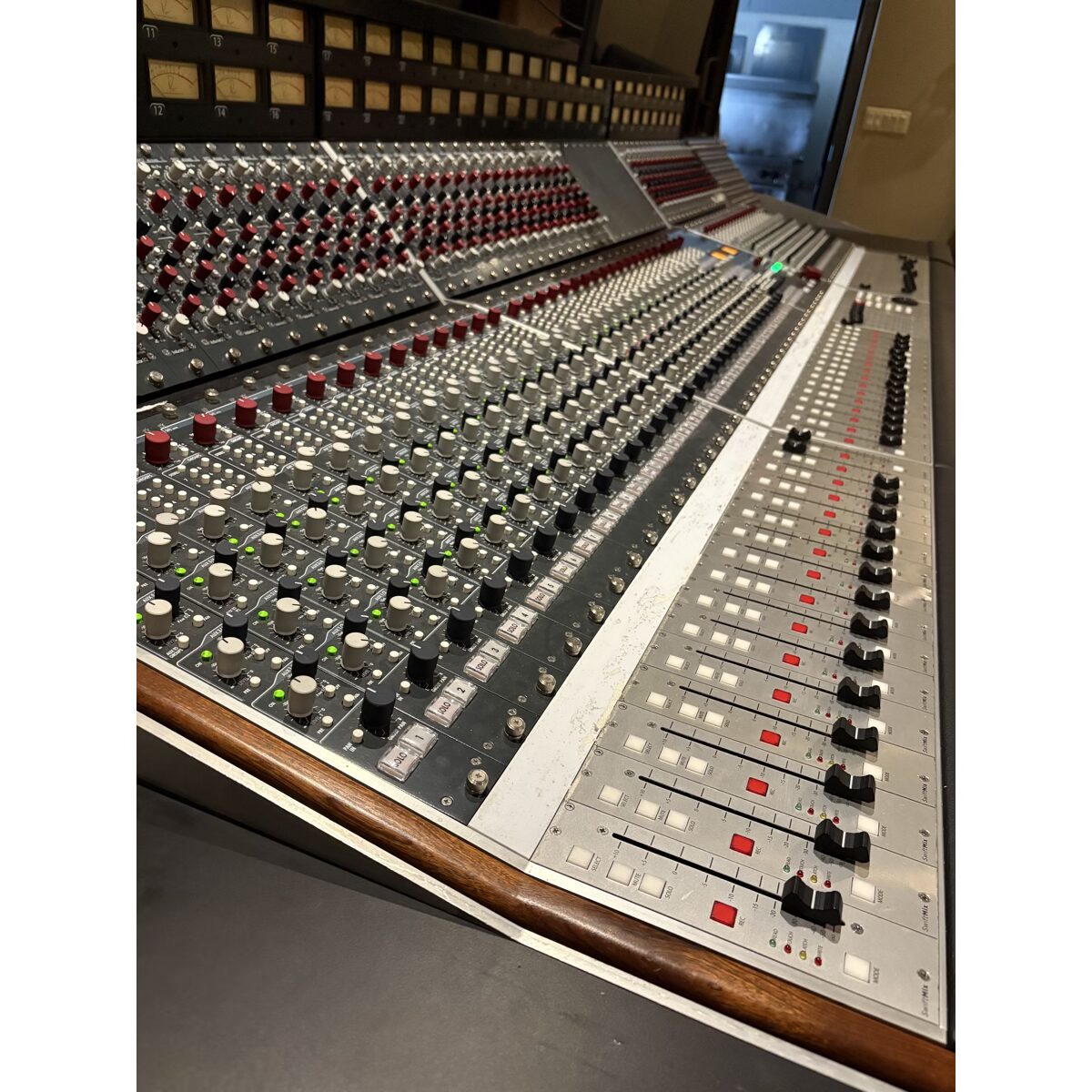 RND-5088-48-9.1 Rupert Neve Designs 5088 Shelford Console – 48 Channel (Pre-Owned)