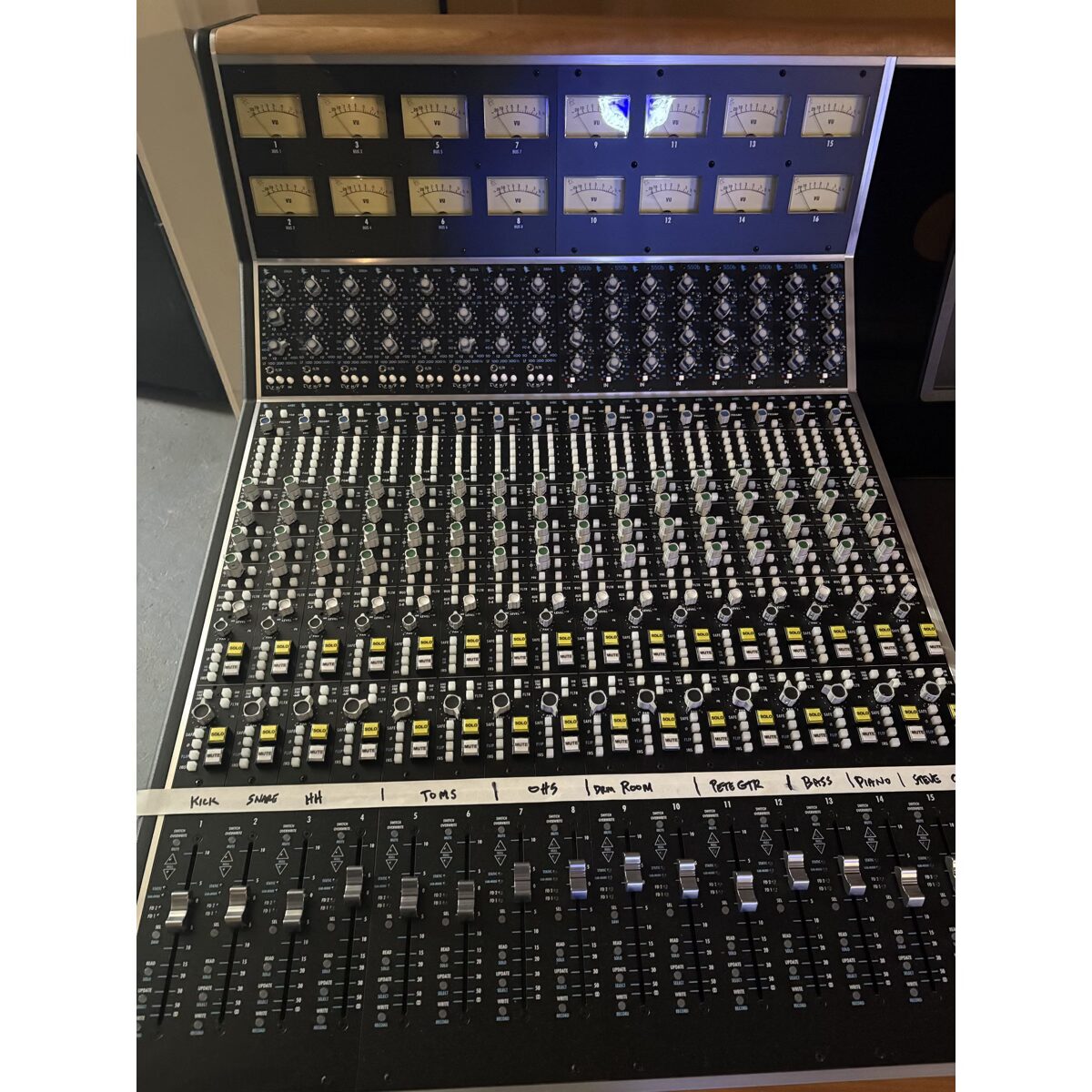api-2448-demo 2 API 2448 Recording Console with DAW Center Section and Final Touch (Demo)