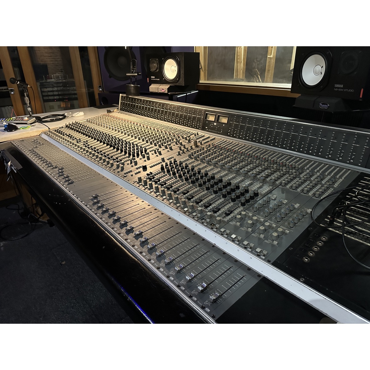 neotek-elite-3 Neotek Elite Series II 36 Input Inline Analog Console (Used)