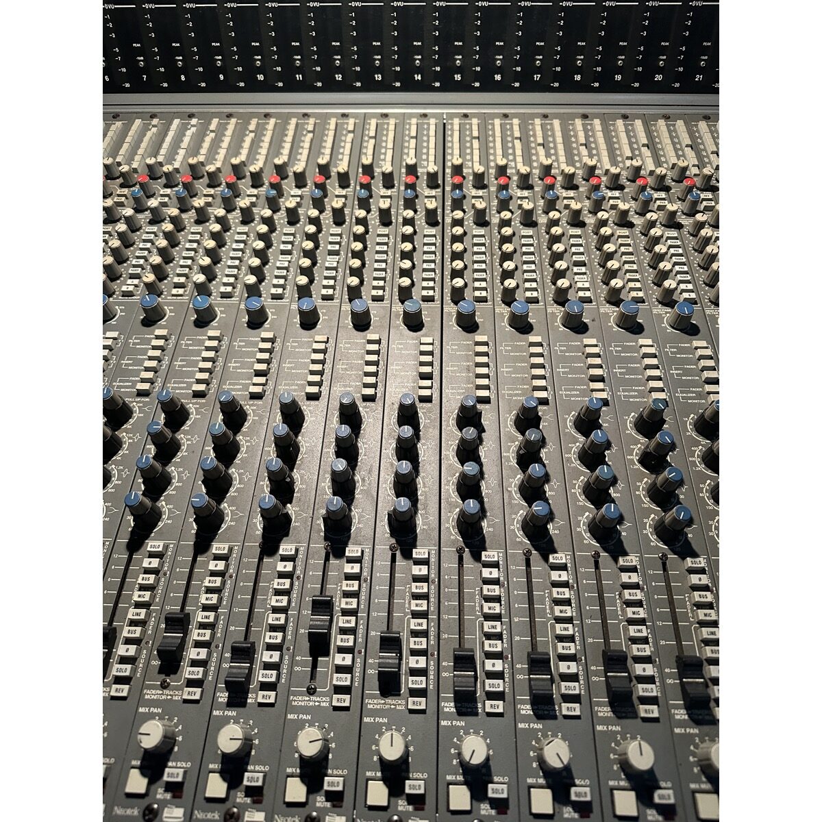 neotek-elite-4 Neotek Elite Series II 36 Input Inline Analog Console (Used)