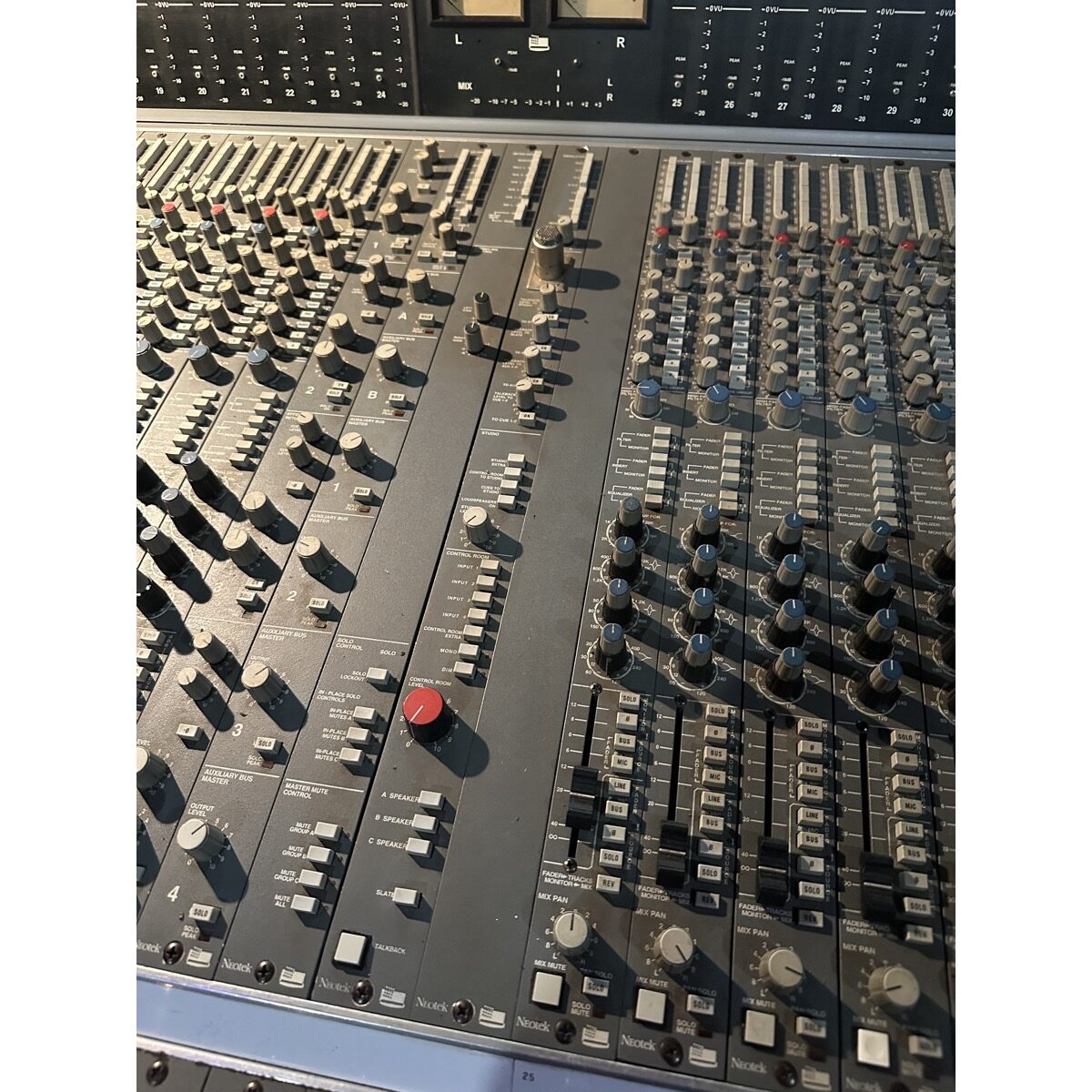 neotek-elite-5 Neotek Elite Series II 36 Input Inline Analog Console (Used)